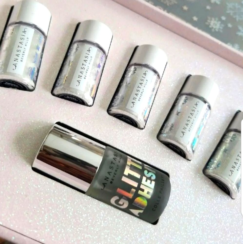 Anastasia Beverly Hills glitter kit!